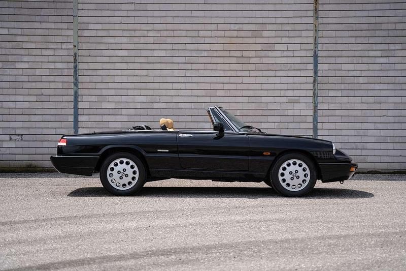 Usata Alfa Romeo Spider 132 CV (97 kW) 1991 Nero Cabrio