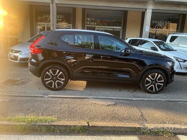 Usata Volvo XC40 Momentum 129 CV (94 kW) 2020 Nero SUV