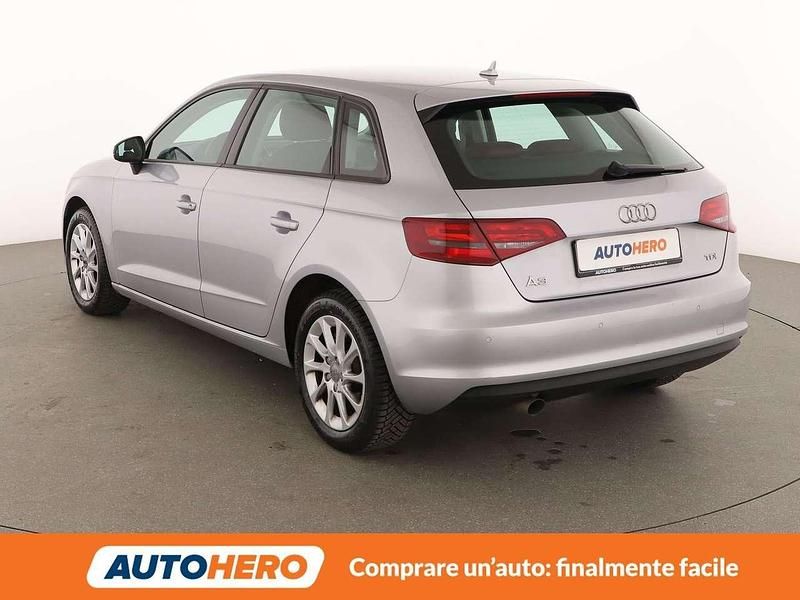 Usado Audi A3 Attraction 110 CV (80 kW) 2016 Plateado Berlina