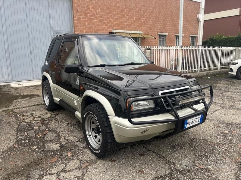 Usata Suzuki Vitara 135 CV (99 kW) 1998 Nero Cabrio