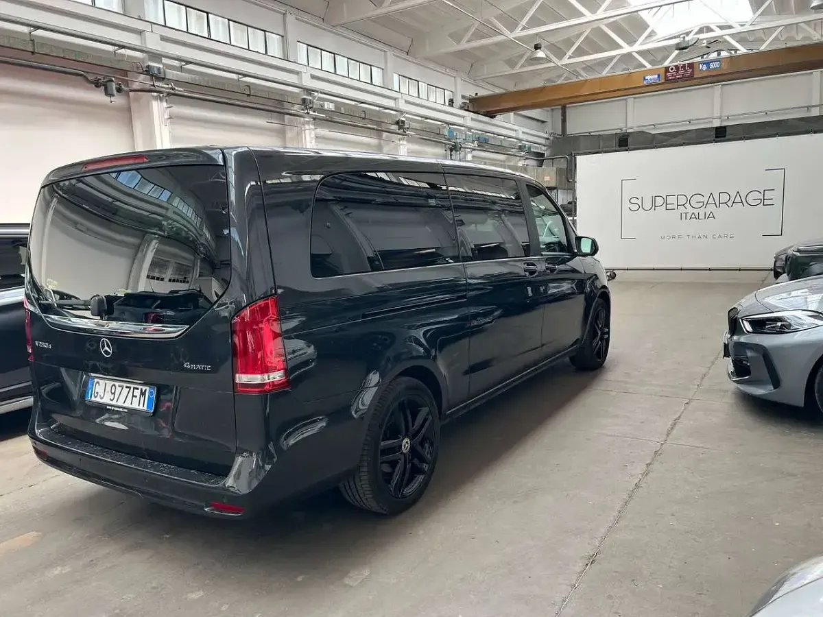 Usata Mercedes V250 Premium 190 CV (139 kW) 2022 Grigio Monovolume