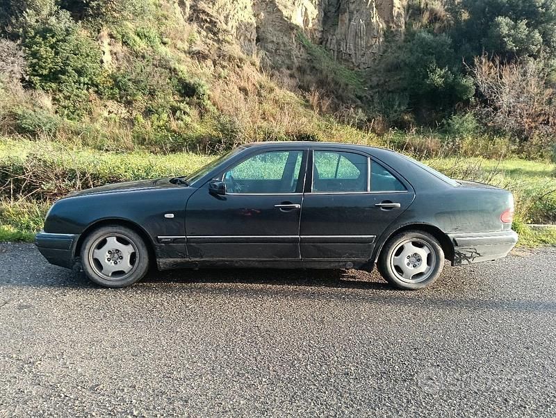 Usata Mercedes E250 113 CV (83 kW) 1998 Berlina