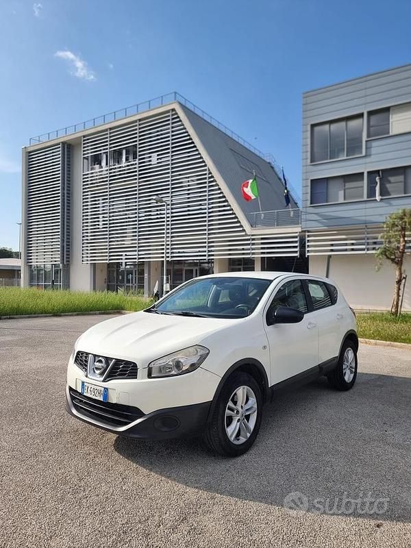 Usata Nissan Qashqai Tekna 150 CV (110 kW) 2011 Bianco SUV