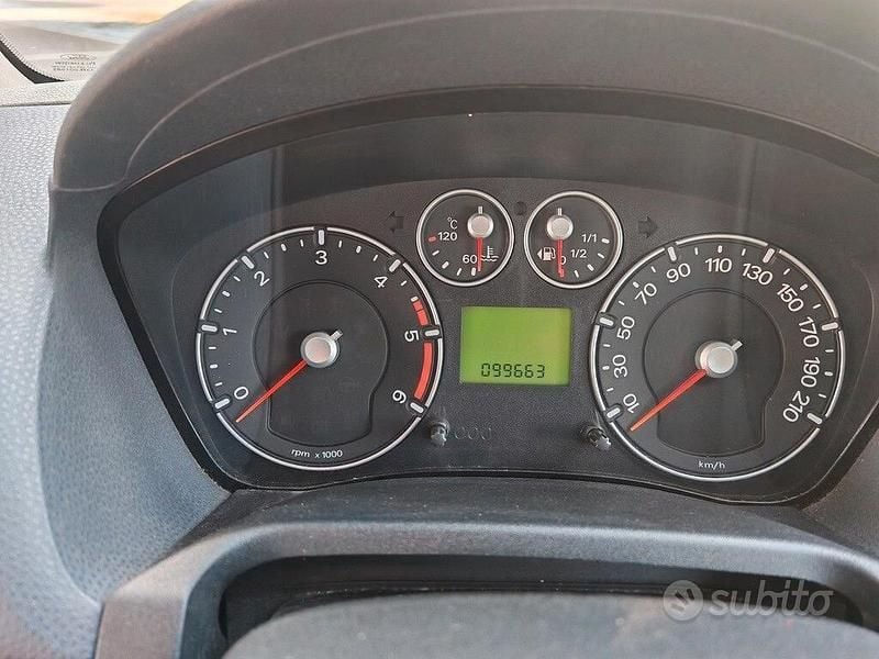 Usata Ford Fiesta 68 CV (50 kW) 2009 Grigio Utilitaria