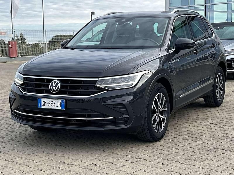 Usata VW Tiguan Life 150 CV (110 kW) 2022 Grigio urano SUV