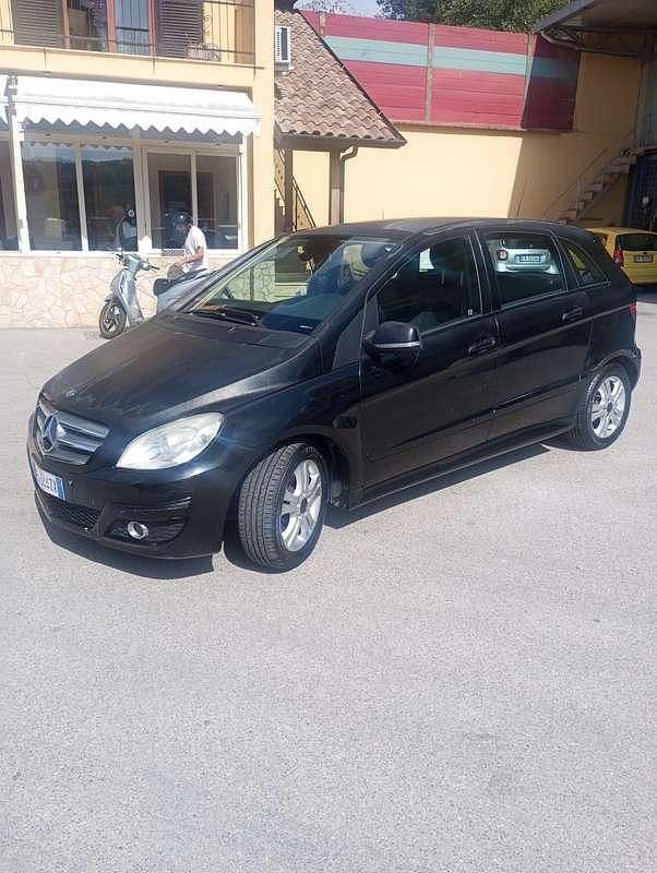 Usata 2011 Mercedes B180 Monovolume | 2450 € (Super prezzo) - Immagine 1/4