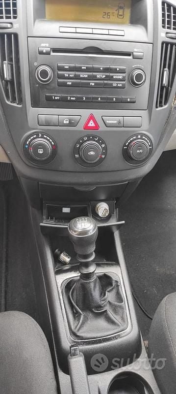 Usata Kia Ceed LX 110 CV (80 kW) 2008 Blu Utilitaria