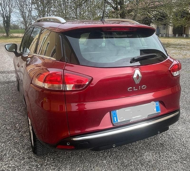 Usata Renault Clio GrandTour 75 CV (55 kW) 2018 Rosso Station wagon