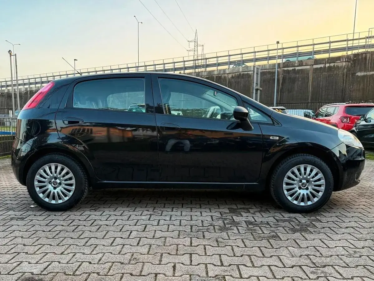 Usata Fiat Grande Punto 77 CV (56 kW) 2010 Nero Utilitaria