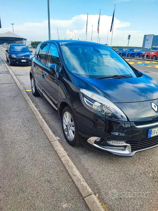 Usata Renault Scénic III 110 CV (80 kW) 2013 Nero Monovolume