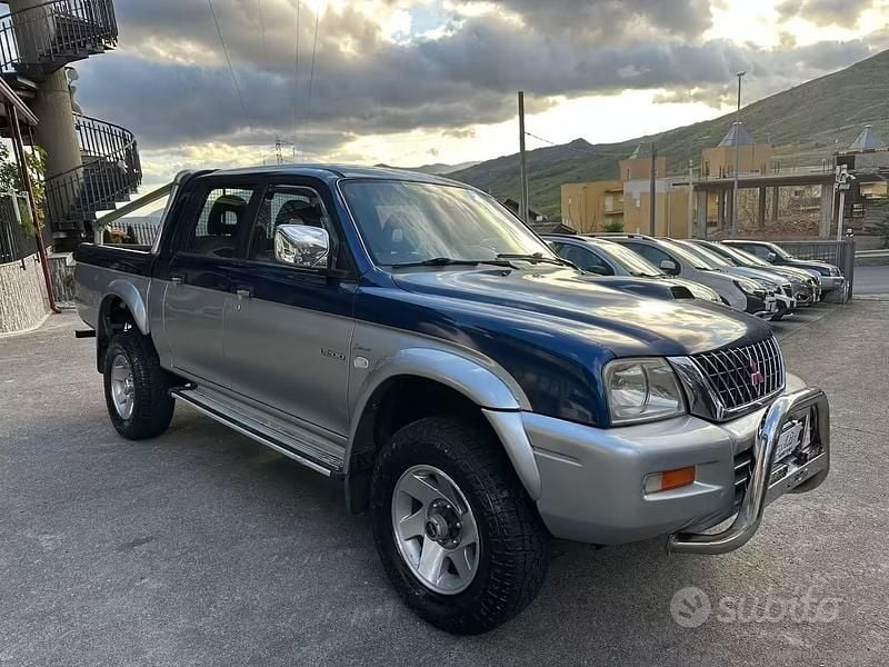 Usata Mitsubishi L200 115 CV (84 kW) 2002 Blu Pick-up