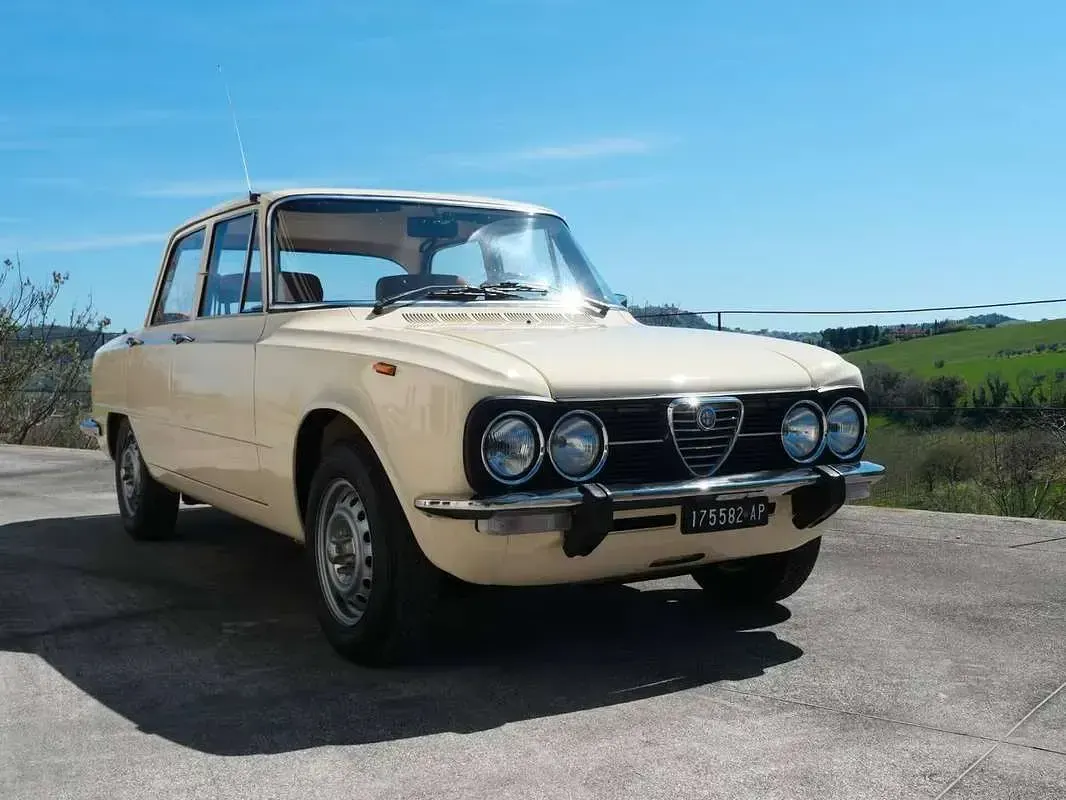 Usata Alfa Romeo Giulia Super 88 CV (64 kW) 1976 Beige Berlina