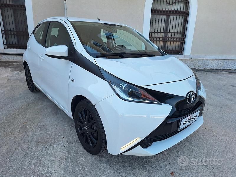 Usata Toyota Aygo X-play 69 CV (50 kW) 2015 Bianco Utilitaria