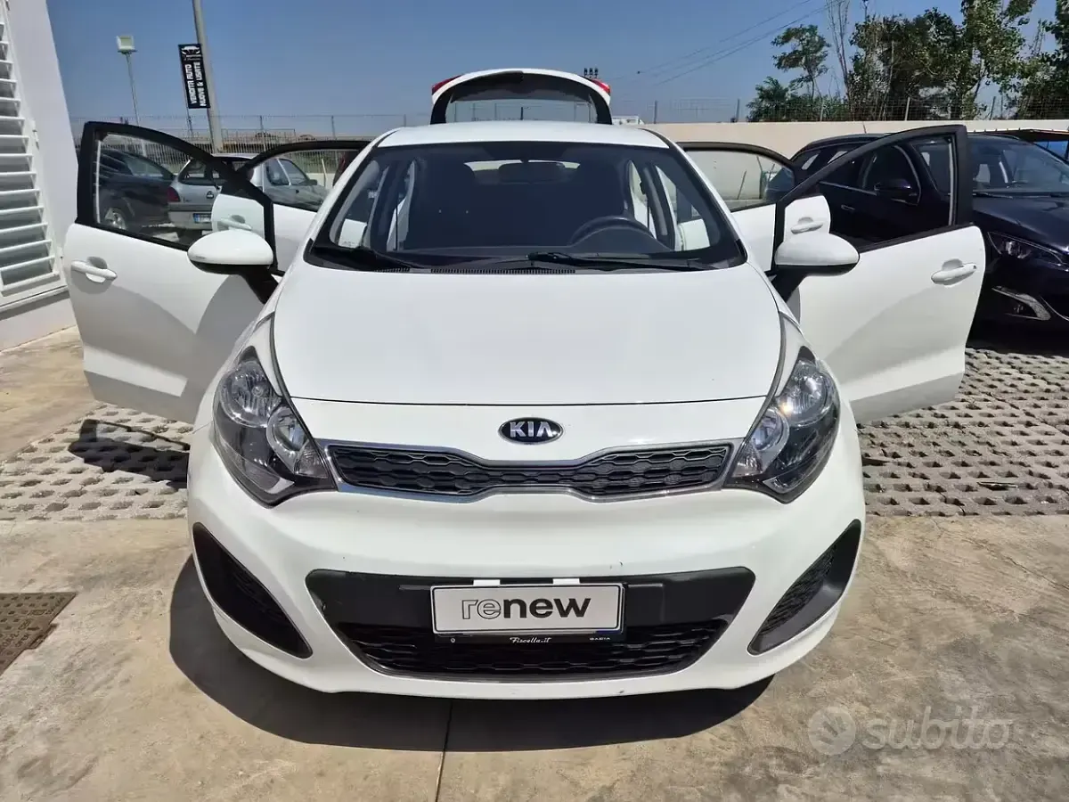 Usata Kia Rio LX 85 CV (62 kW) 2013 Berlina