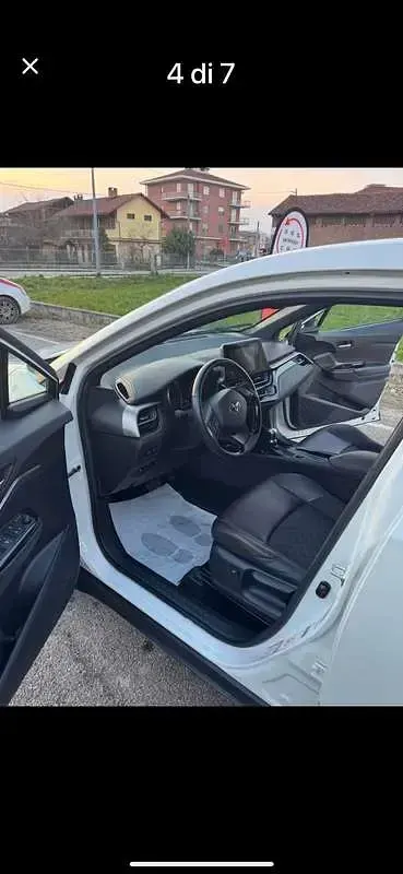 Usata Toyota C-HR Lounge 98 CV (72 kW) 2017 SUV