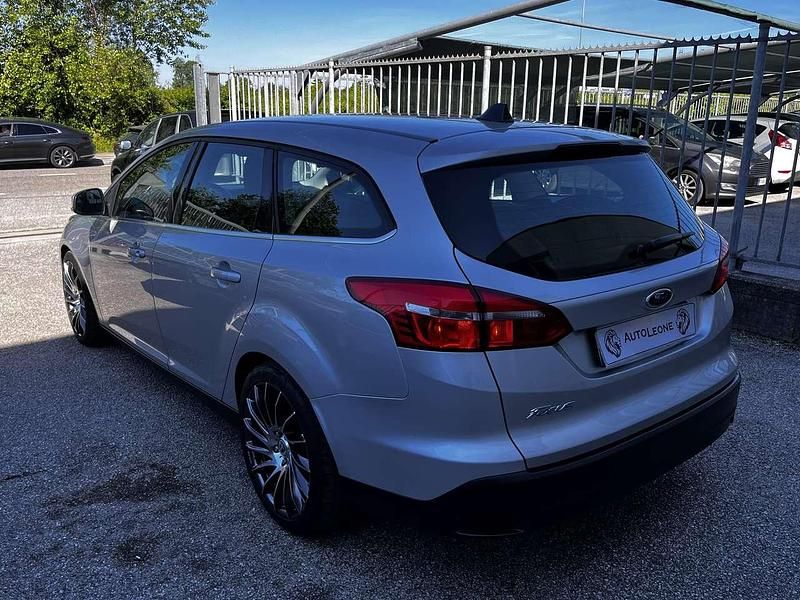 Begagnad Ford Focus Titanium 120 HK (88 kW) 2015 Silver Kombi