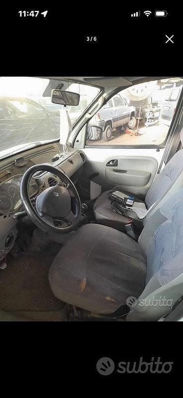 Usata Renault Kangoo 105 CV (77 kW) 2001 Bianco Utilitaria