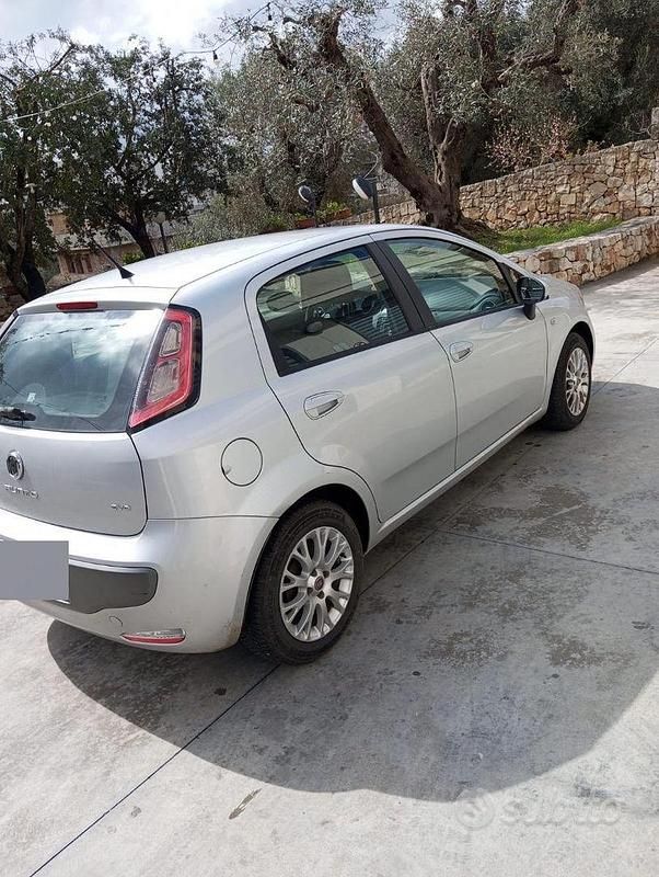 Usata Fiat Grande Punto 75 CV (55 kW) 2011 Grigio Utilitaria