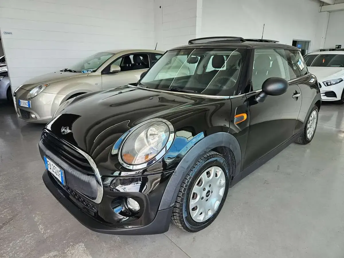 Usata Mini ONE 75 CV (55 kW) 2015 Nero Utilitaria