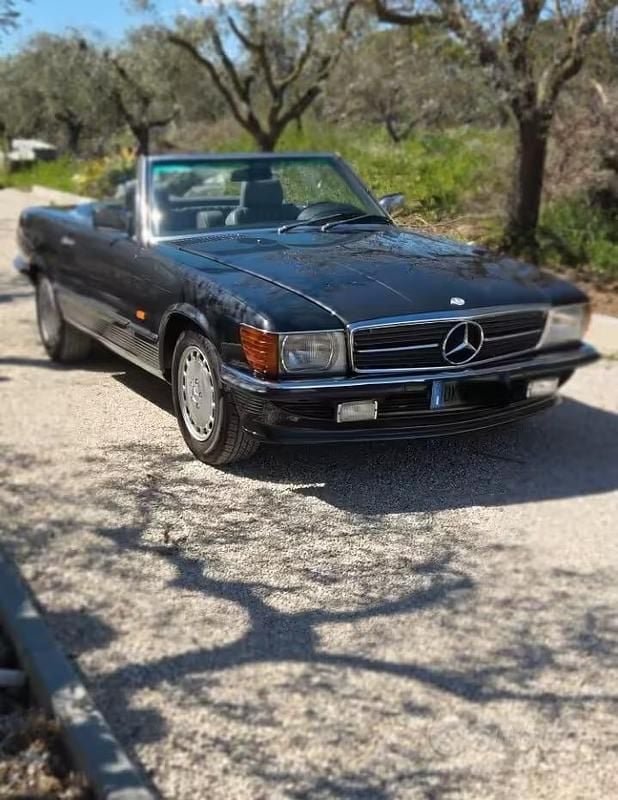 Begagnad Mercedes SL300 188 HK (138 kW) 1989 Svart Cab