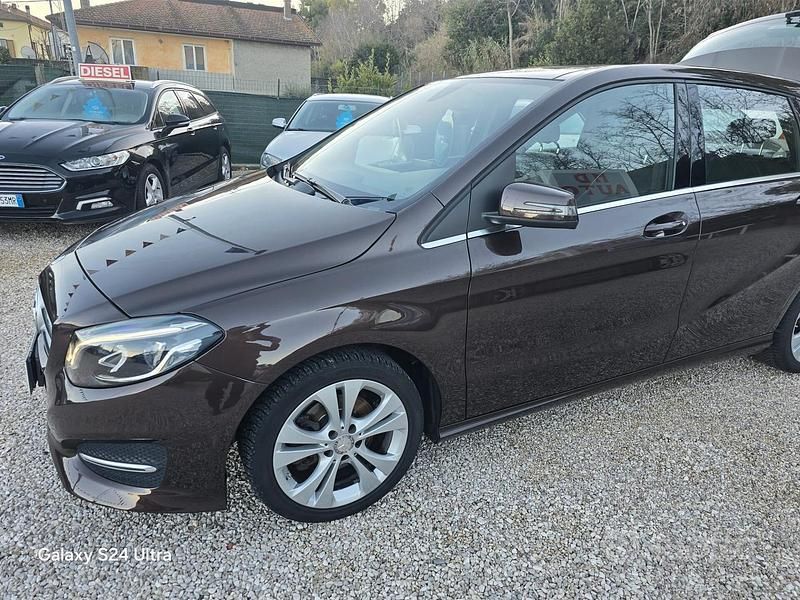 Usata Mercedes B200 Business 136 CV (100 kW) 2015 Marrone Monovolume