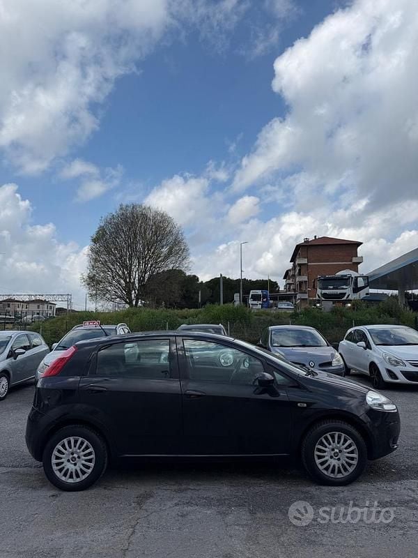 Usata Fiat Grande Punto Dynamic 77 CV (56 kW) 2009 Nero Utilitaria