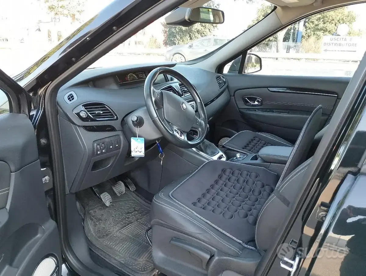 Usata Renault Grand Scénic Bose Edition 131 CV (96 kW) 2015 Nero Monovolume