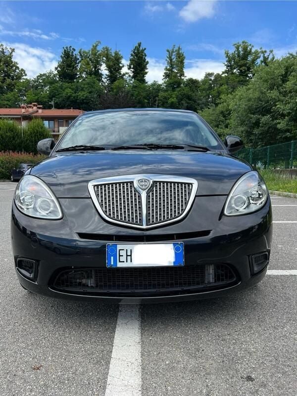 Usata Lancia Ypsilon 69 CV (50 kW) 2011 Nero Utilitaria