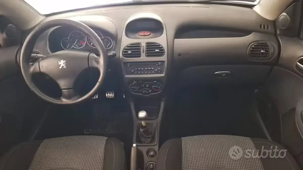 Usata Peugeot 206 CC 109 CV (80 kW) 2007 Grigio Cabrio