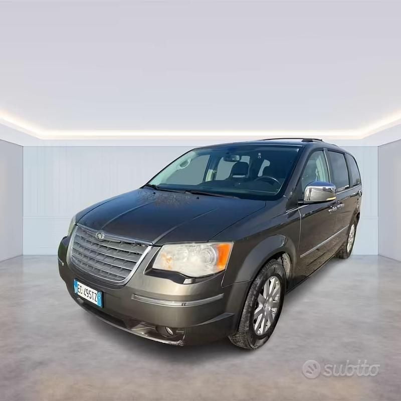 Usata Chrysler Voyager 163 CV (119 kW) 2010 Grigio Monovolume