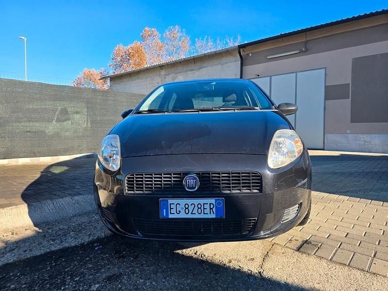 Nero Usata 2010 Fiat Grande Punto Due volumi | 2799 € (Ottimo prezzo) - Immagine 1/4