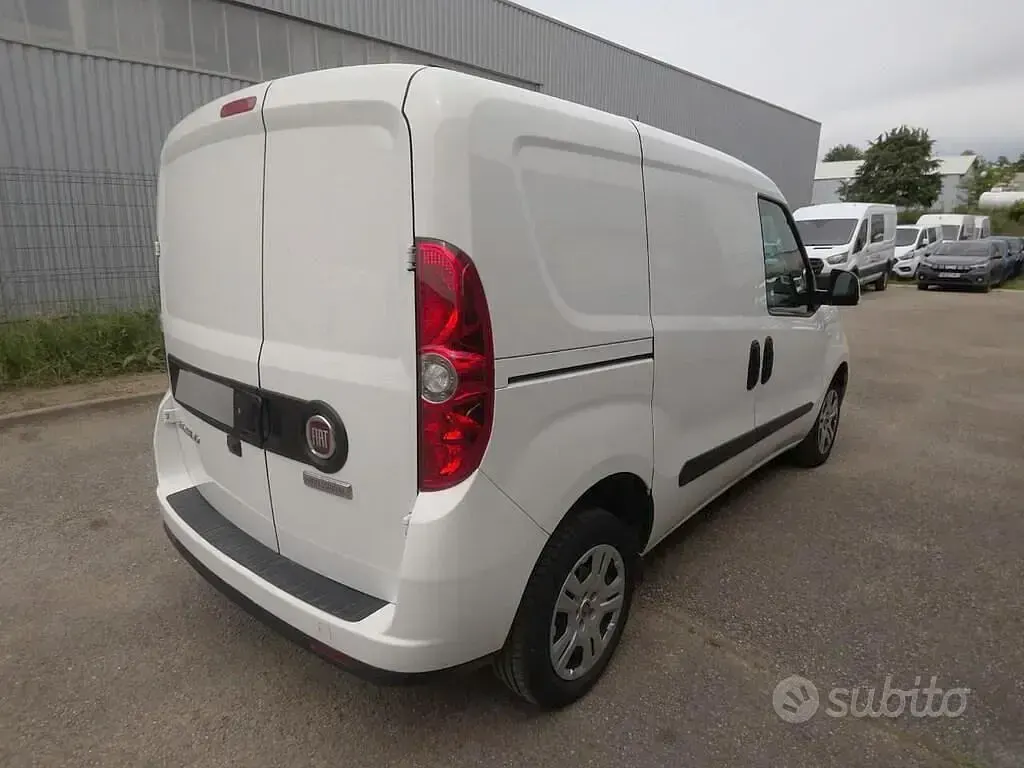 Usata Fiat Doblò S 105 CV (77 kW) 2023 Bianco Monovolume