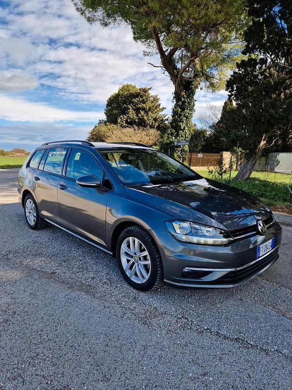 Usata VW Golf VII Business 116 CV (85 kW) 2018 Argento Station wagon