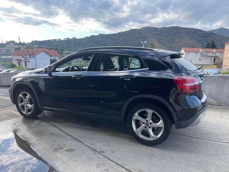 Usata Mercedes GLA200 136 CV (100 kW) 2018 Nero SUV