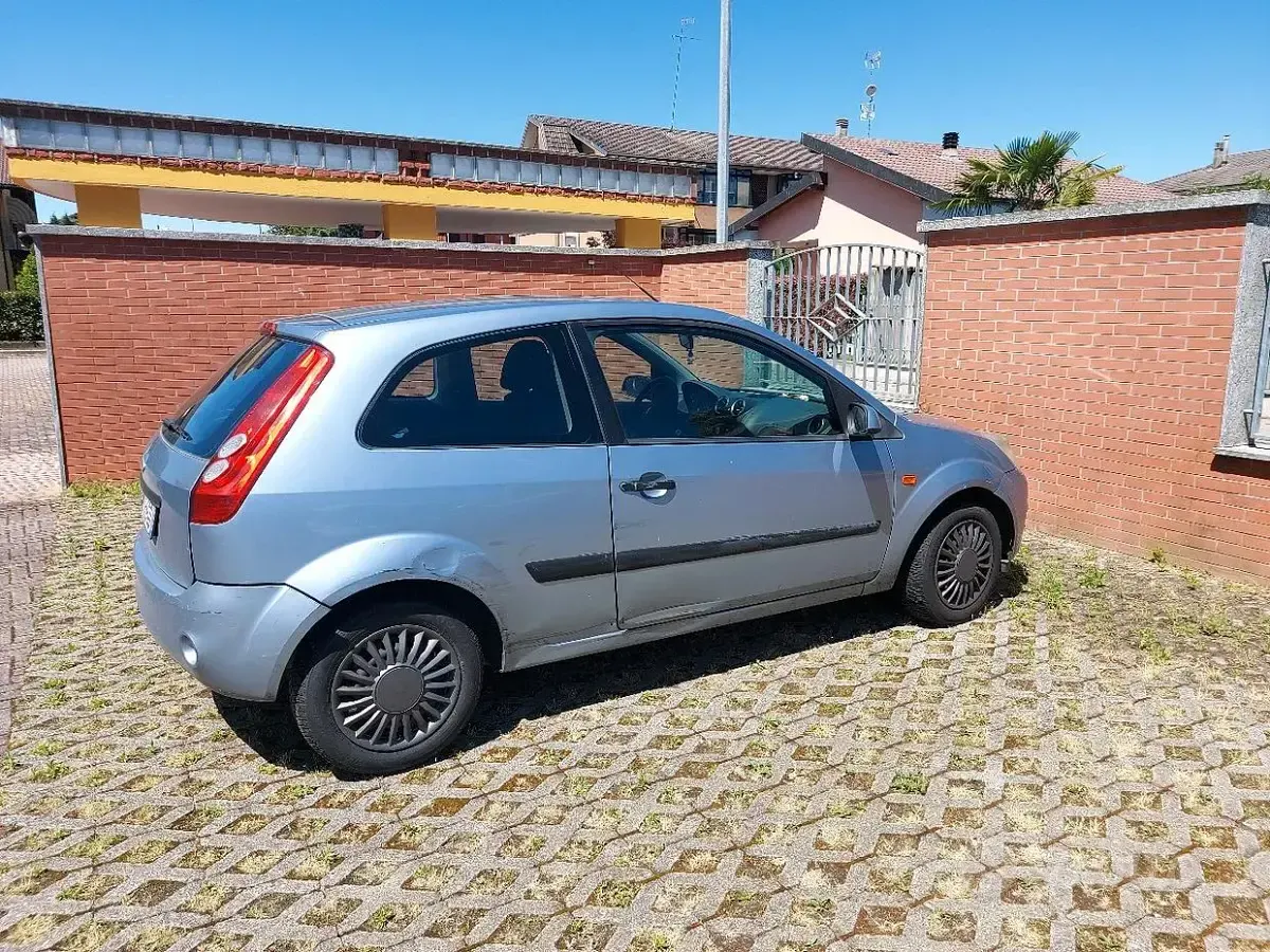 Usata Ford Fiesta 102 CV (75 kW) 2006 Utilitaria