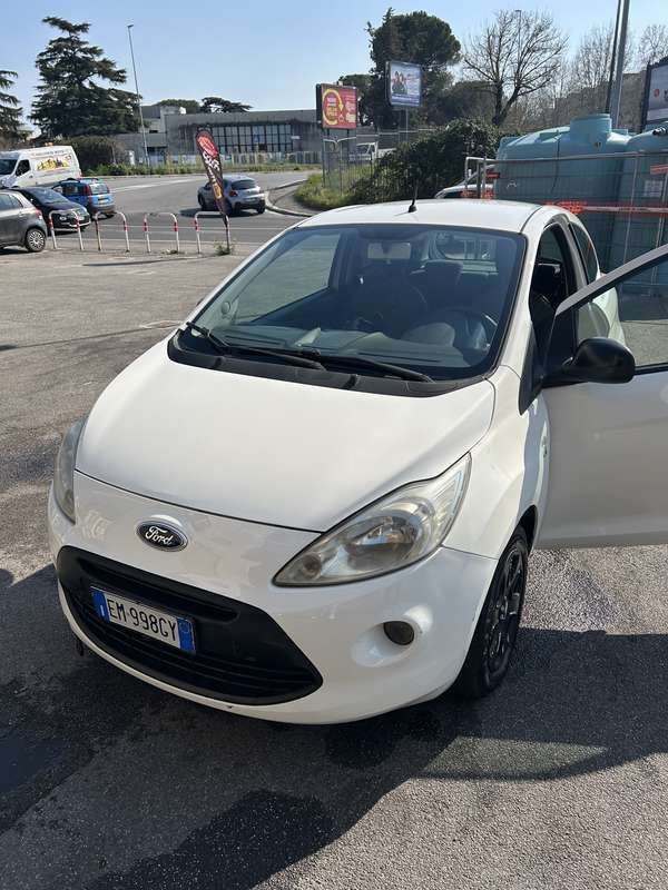 Usata 2012 Ford Ka Titanium Due volumi | 4850 € (Buon prezzo) - Immagine 1/4
