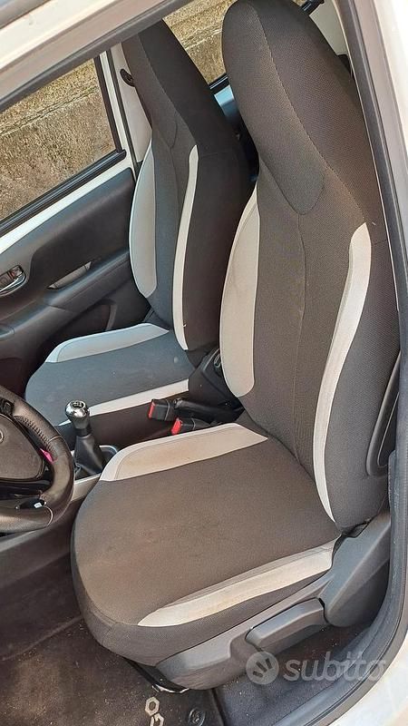 Usata Toyota Aygo Business Edition 69 CV (50 kW) 2018 Bianco Utilitaria