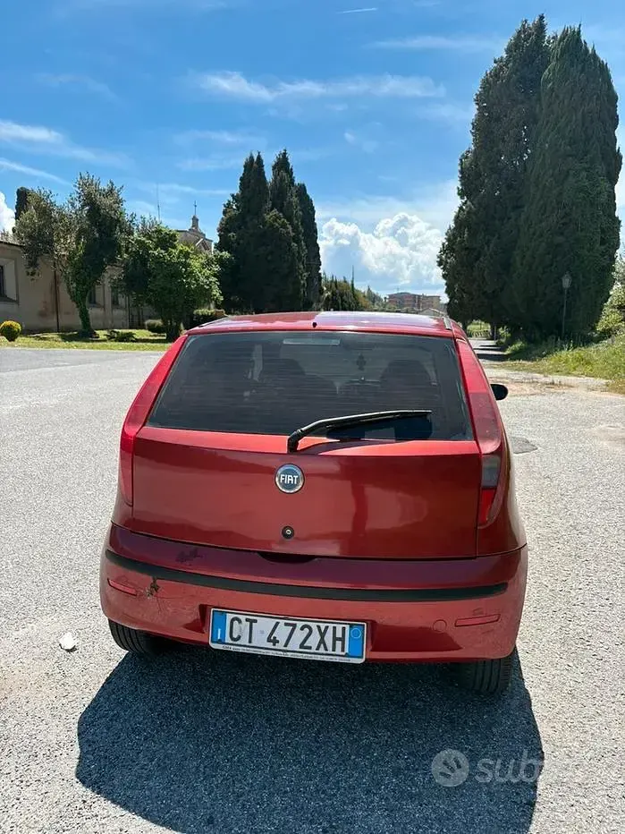 Usata Fiat Punto Dynamic 69 CV (50 kW) 2006 Rosso Utilitaria