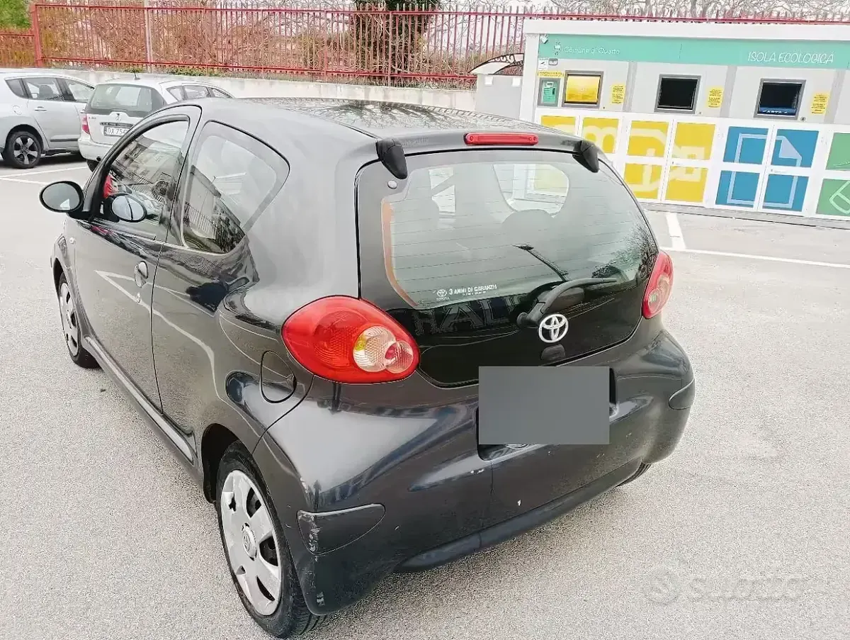 Usata Toyota Aygo 68 CV (50 kW) 2006 Grigio Utilitaria