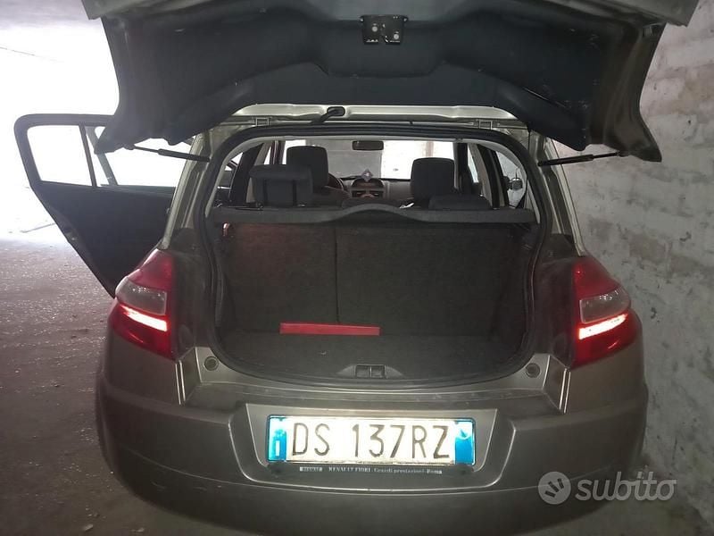 Usata 2008 Renault Mégane II Extreme Tre volumi | 1700 € (Buon prezzo) - Immagine 1/4