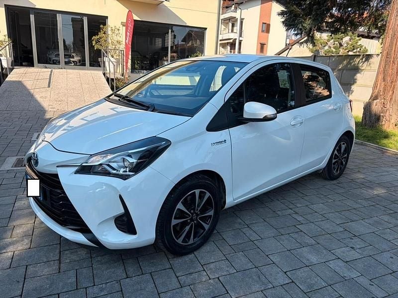 Usata Toyota Yaris Hybrid Style 73 CV (53 kW) 2019 Bianco Berlina