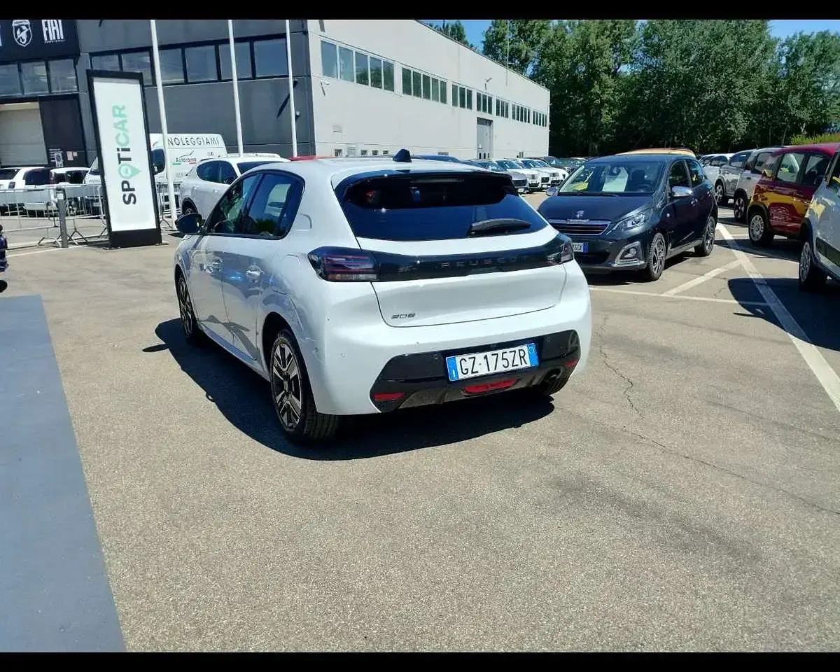 Usata Peugeot 208 101 CV (74 kW) 2025 Bianco Utilitaria