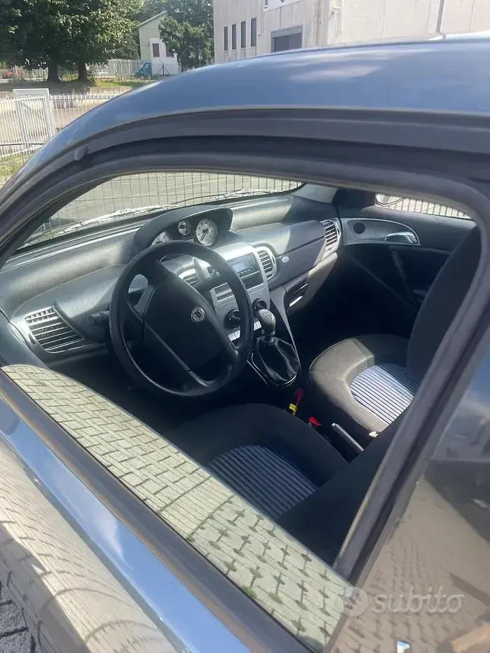Usata Lancia Ypsilon 60 CV (44 kW) 2007 Grigio Utilitaria