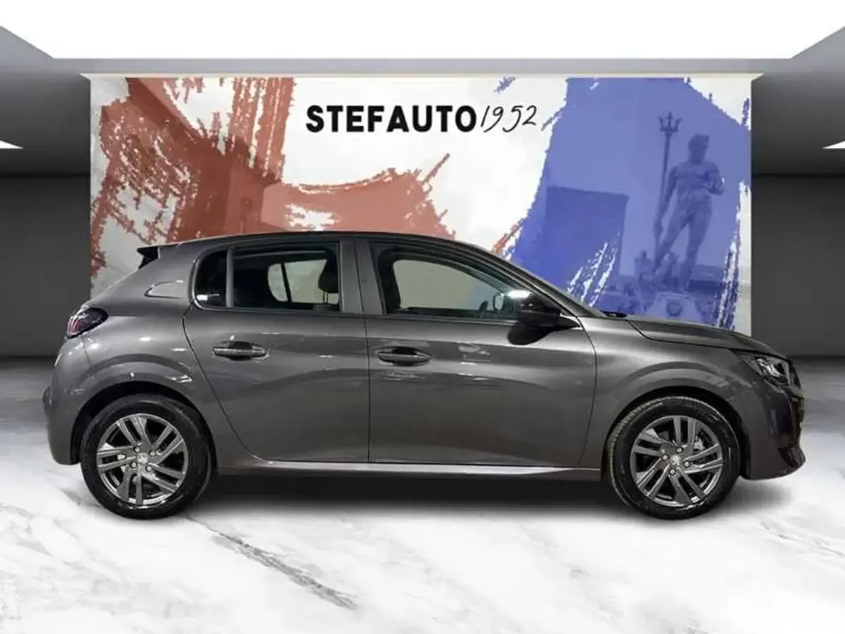 Usata Peugeot 208 Active 101 CV (74 kW) 2022 Gris platinum Utilitaria