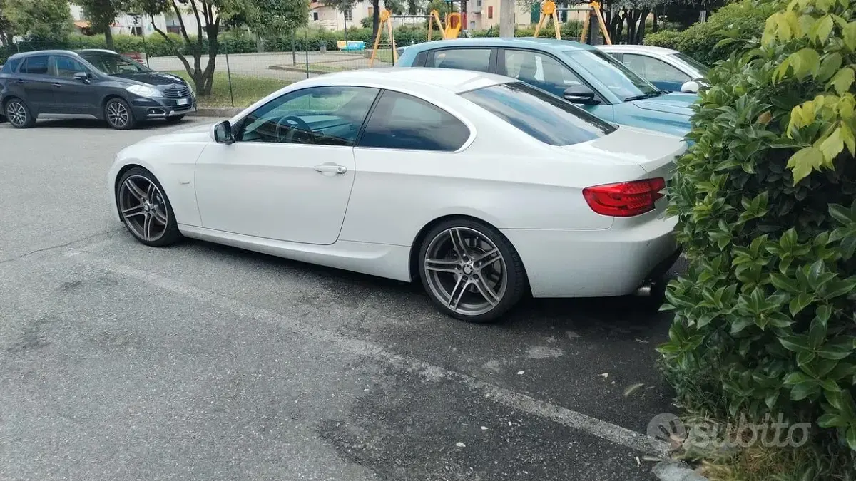 Usata BMW 330 M Sport 245 CV (180 kW) 2011 Bianco Coupé