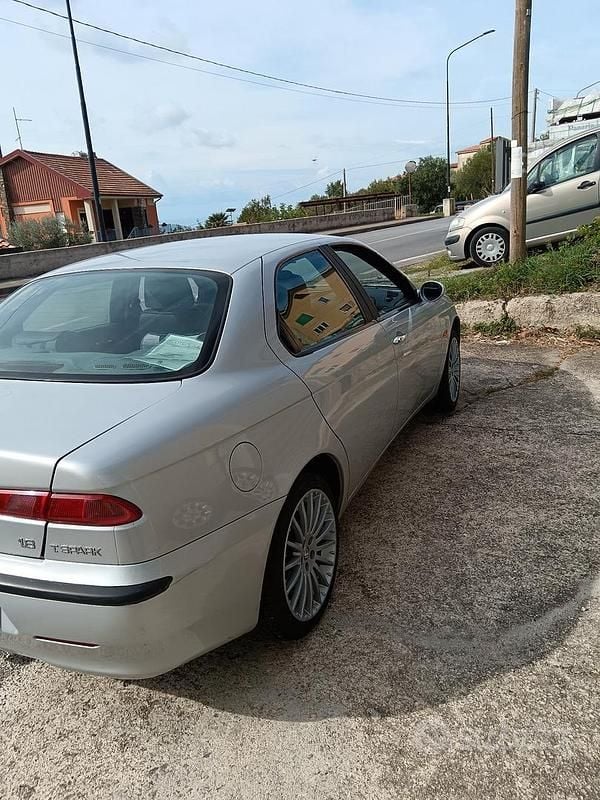 Usata Alfa Romeo 156 144 CV (105 kW) 2000 Grigio Berlina