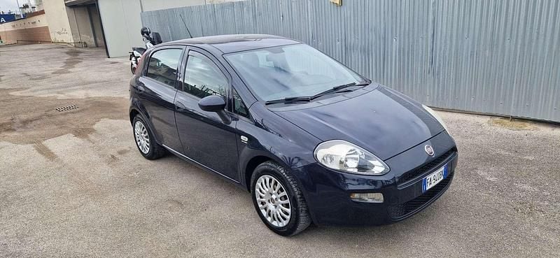 Usata Fiat Punto Lounge 85 CV (62 kW) 2015 Blu Utilitaria