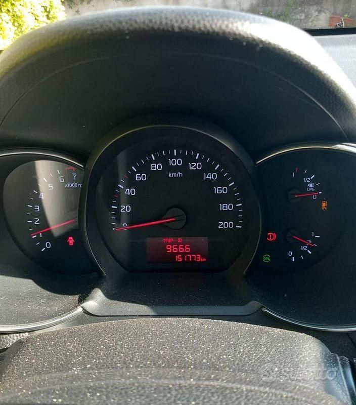 Usata Kia Picanto 67 CV (49 kW) 2016 Bianco Utilitaria