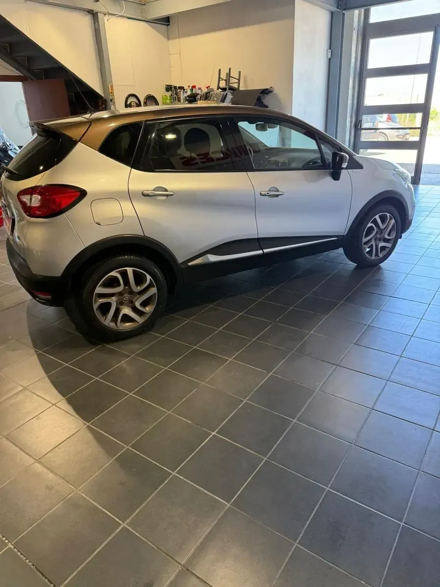 Usata Renault Captur 90 CV (66 kW) 2016 Argento SUV