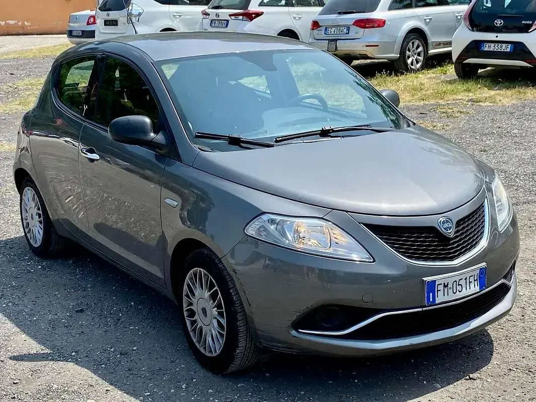 Usata Lancia Ypsilon Gold 69 CV (50 kW) 2017 Utilitaria